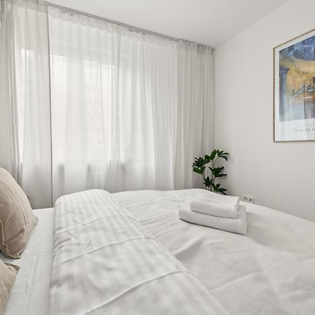 Rentplanet - Apartamenty Przy Palacu Kultury I Nauki Varşova Dış mekan fotoğraf